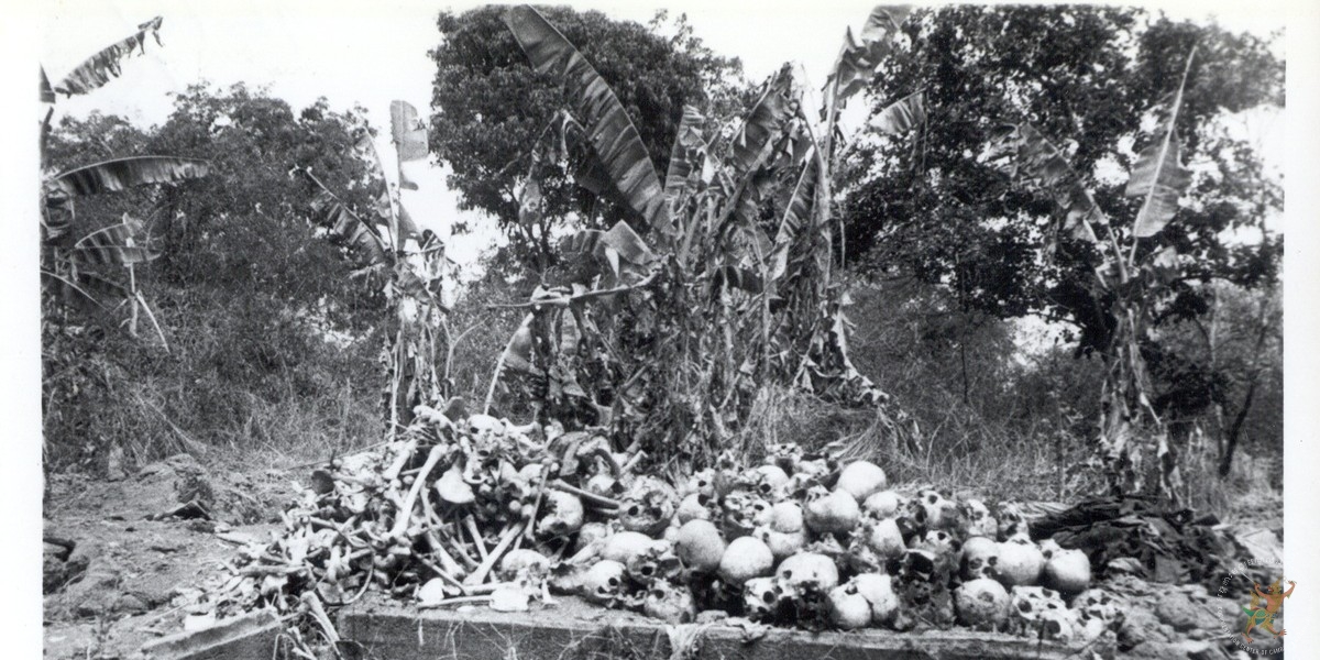 រូបតំណាងលលាដ៍ក្បាលជនរងគ្រោះពីរបបខ្មែរក្រហម ឆ្នាំ១៩៧៥-១៩៧៩។ បណ្ណសារមជ្ឈមណ្ឌលឯកសារកម្ពុជា